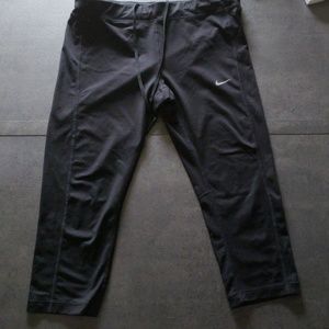 Nike dry fit black capris